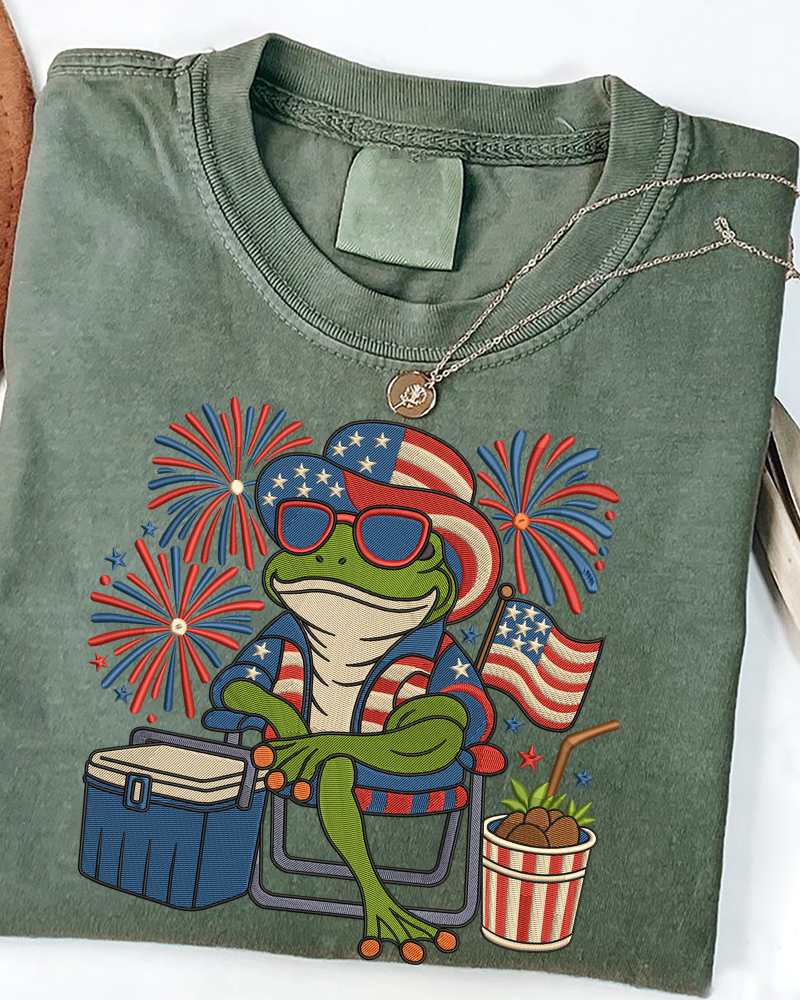 Patriotic Frog Embroidered Sweatshirt – Funny 4th of July Crewneck for Summer BBQ & Fireworks