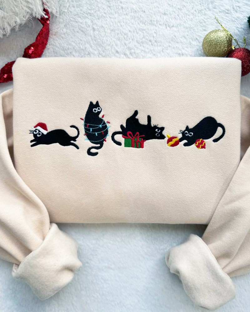 Christmas Cats Embroidered Sweatshirt – Sand Unisex Pullover