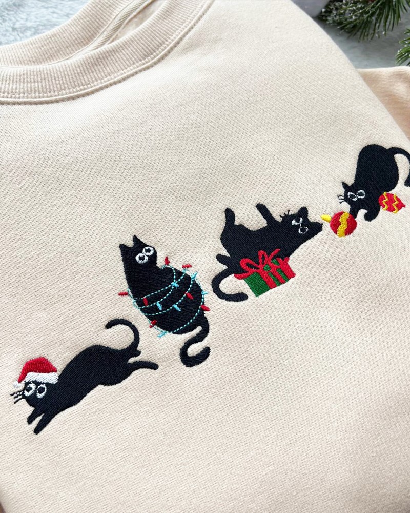 Christmas Cats Embroidered Sweatshirt – Sand Unisex Pullover