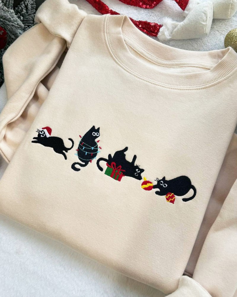 Christmas Cats Embroidered Sweatshirt – Sand Unisex Pullover