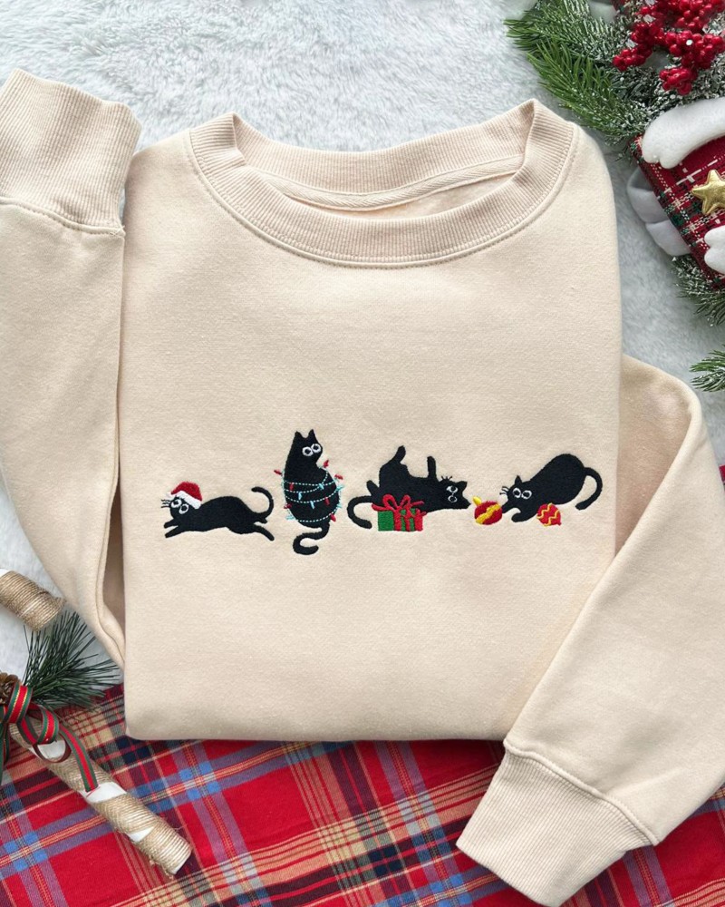 Christmas Cats Embroidered Sweatshirt – Sand Unisex Pullover