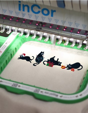 Christmas Cats Embroidered Sweatshirt – Sand Unisex Pullover