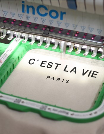 C’EST LA VIE Paris Embroidered Sweatshirt – White Unisex Pullover